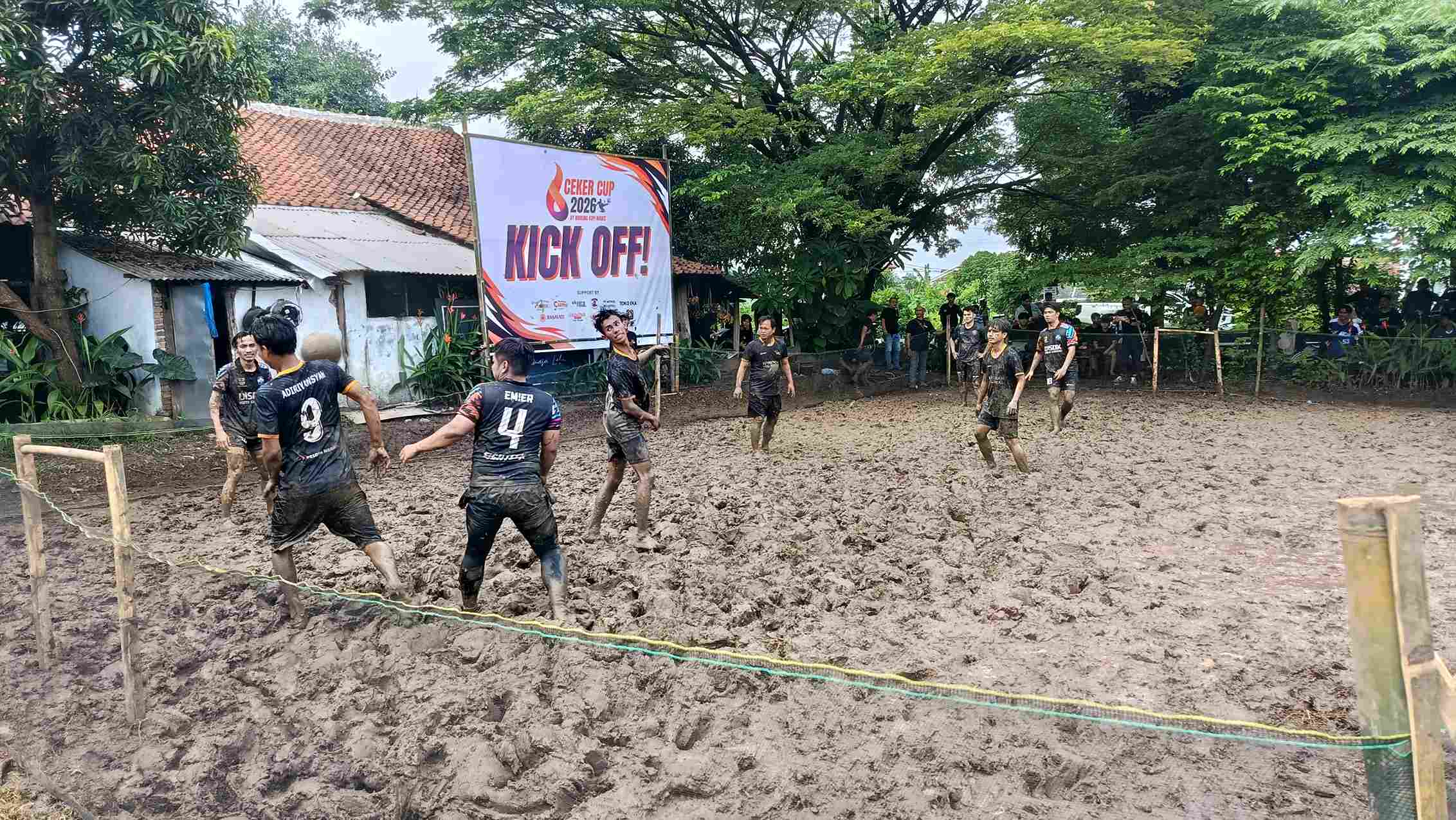 Turnamen Unik Ceker Cup 2026, Sepakbola di Lumpur yang Perebutkan Satu Ekor Kambing