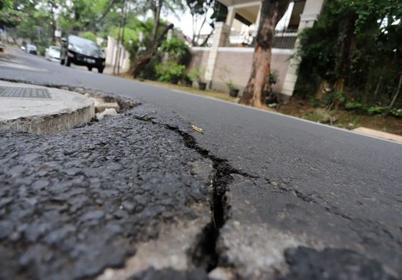 Warga Argasunya Cirebon Keluhkan Kondisi Jalan Rusak