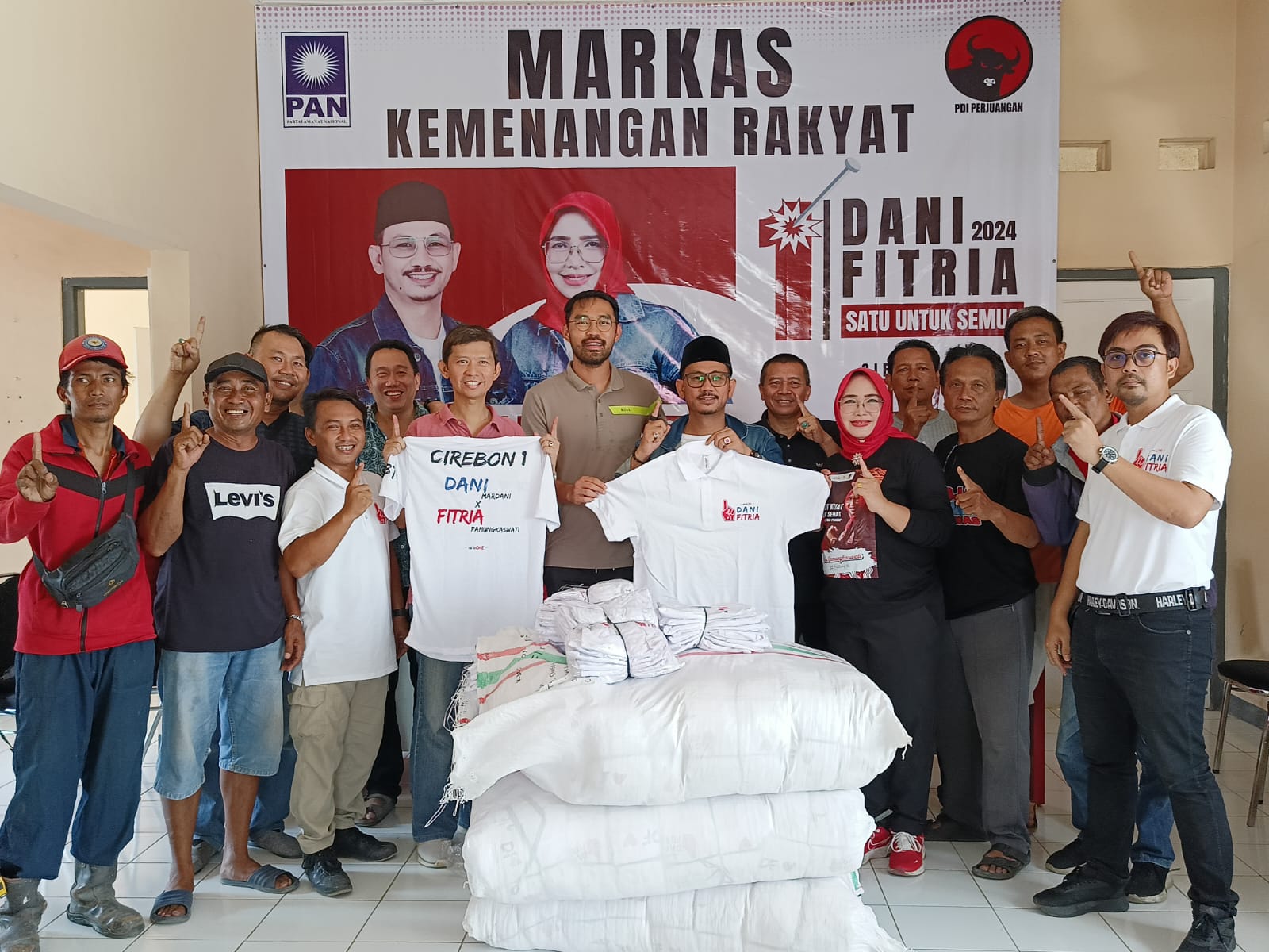 Relawan RBT Bantu Logistik 1000 Kaos untuk Pemenangan Dani-Fitria