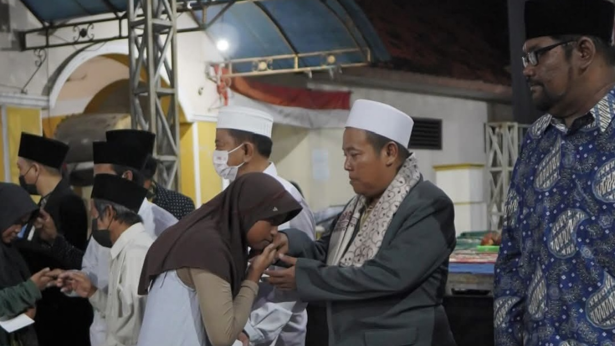 Sambut Rajab, Desa Citemu Kecamatan Mundu Kabupaten Cirebon Santuni Anak Yatim