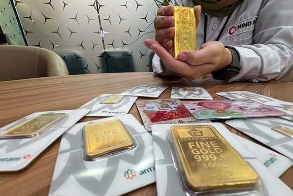 Harga Emas Antam Turun Rp48.000 per Gram? 