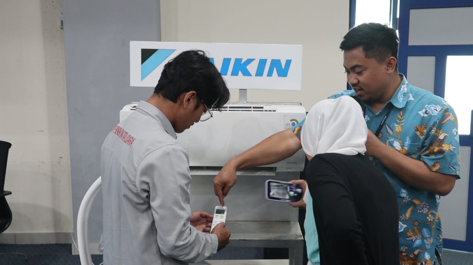 Sambangi Kampus, DAIKIN Beri Kuliah kepada Mahasiswa Jurusan Refrigerasi