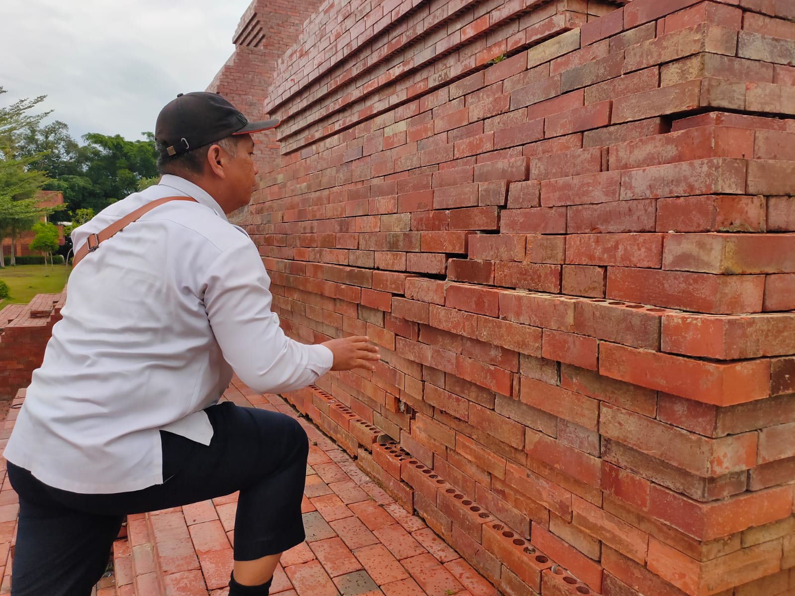 Gapura Alun-alun Kejaksan Retak, Harus Ada Intrevensi Khusus