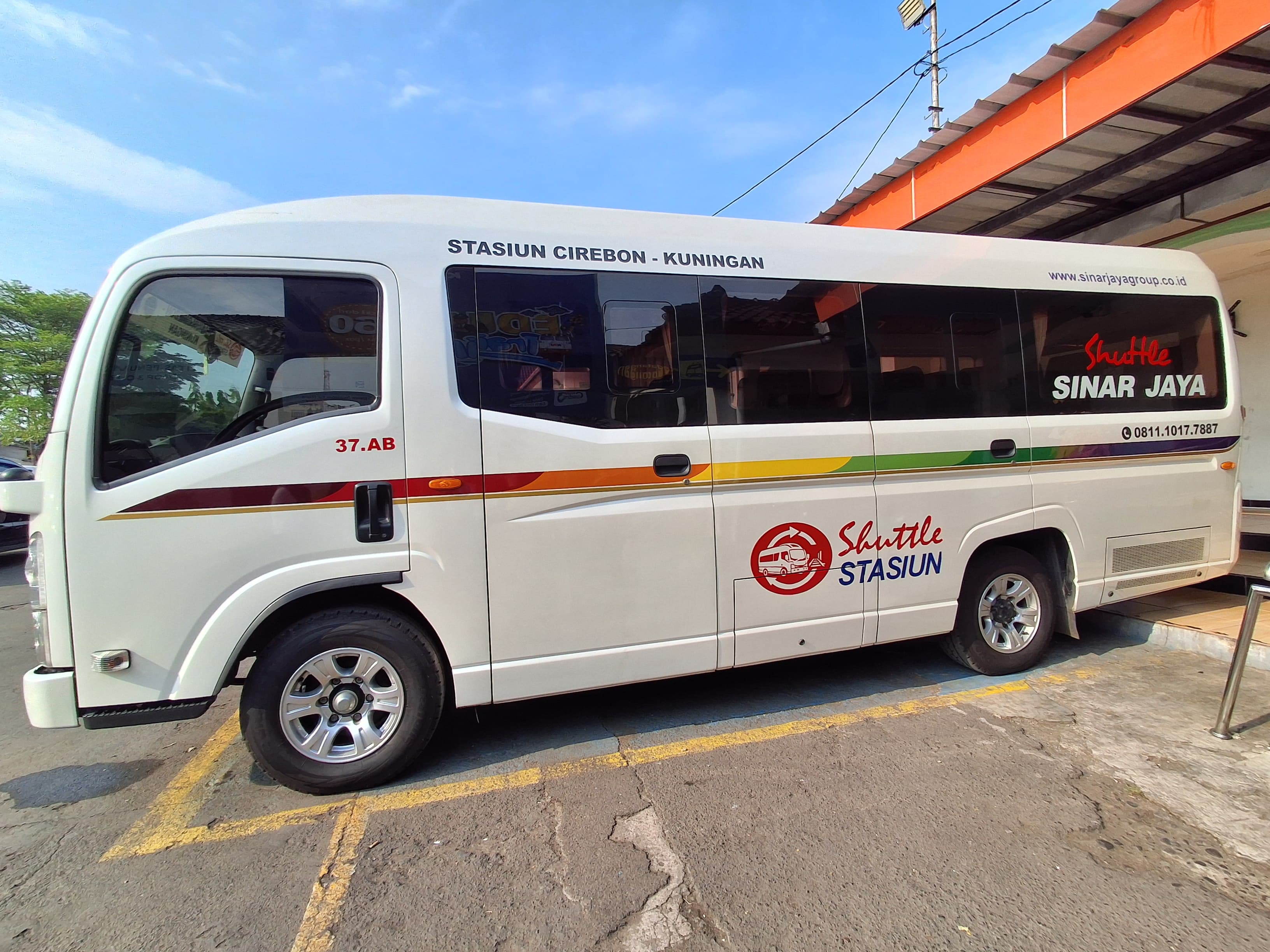 Shuttle Antarmoda Kuningan-Stasiun Cirebon Mulai Beroperasi