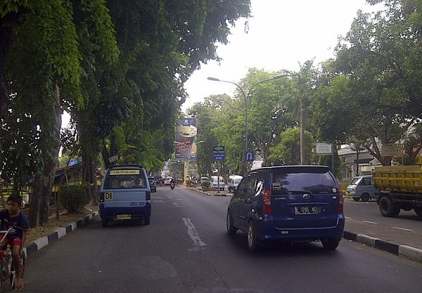 Tata dan Percantik Taman Jalan Cipto Kota Cirebon