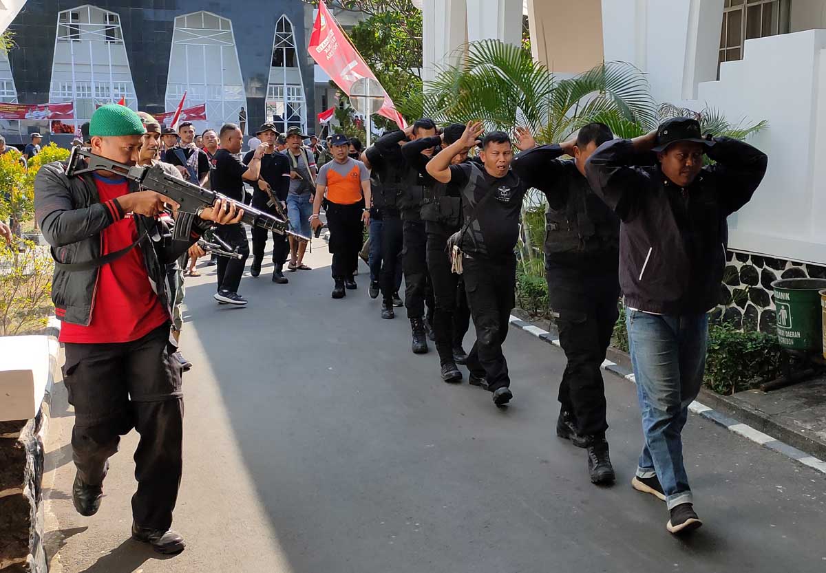 Mencekam! Gerilyawan Serbu Balaikota Cirebon