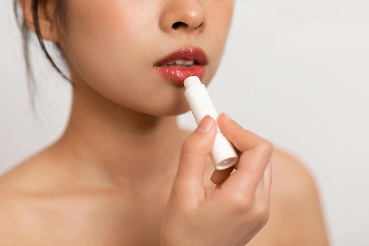 Rekomendasi Lip Balm untuk Mencerahkan Bibir Hitam Terbaik 2026