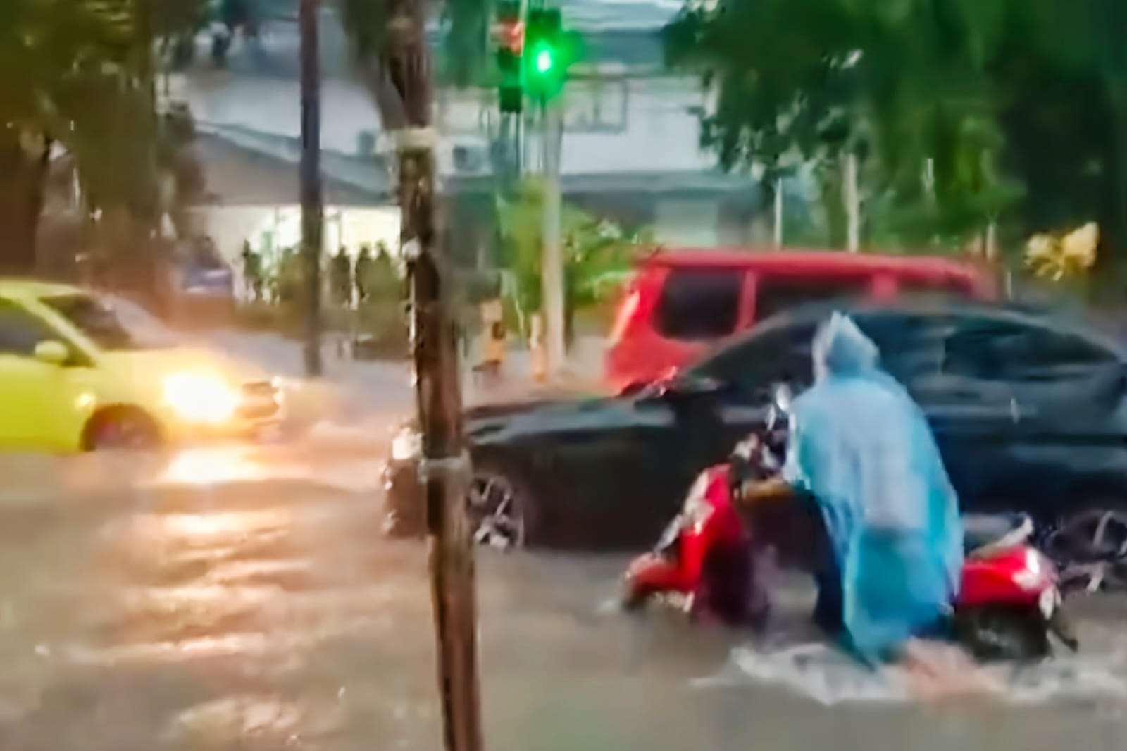 Kawasan Pemkab Cirebon Terendam Banjir, Aktivitas Lumpuh