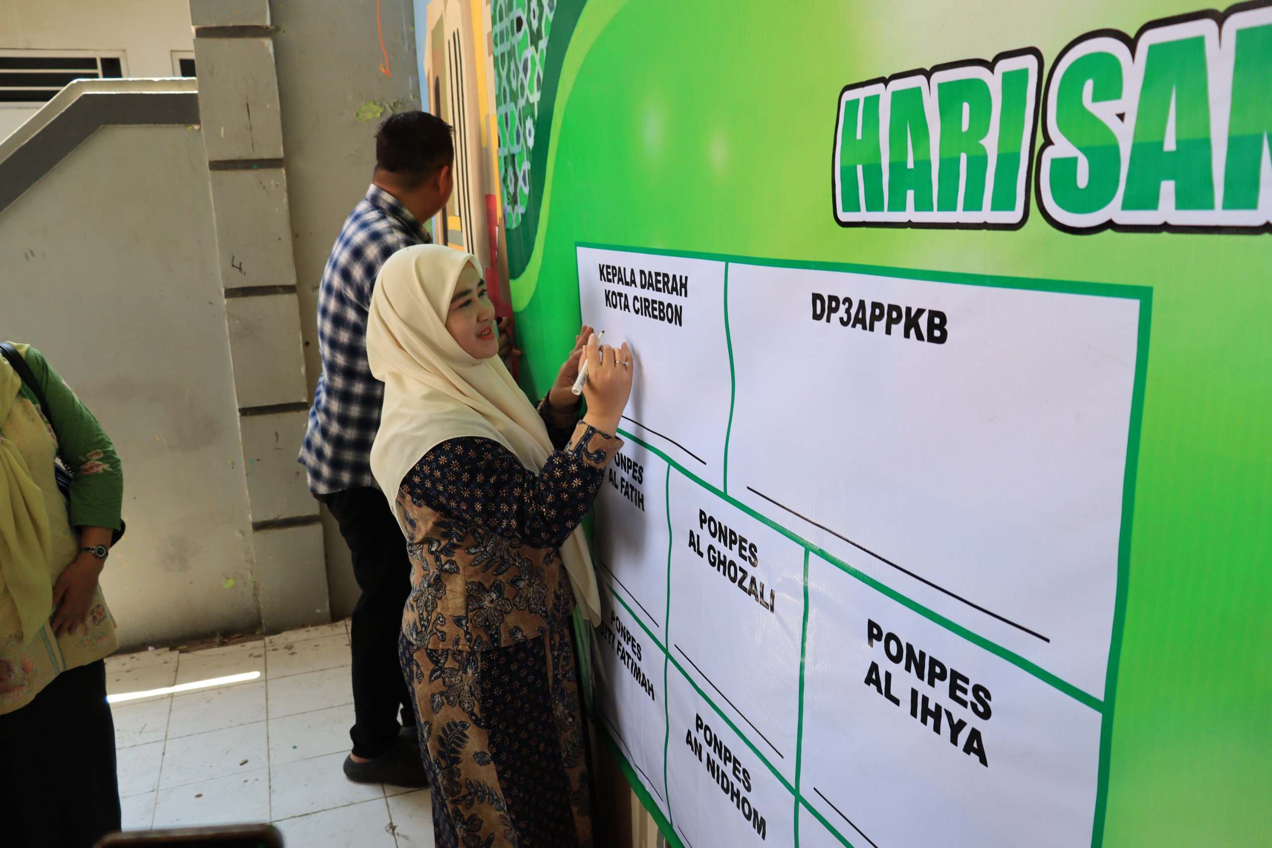 Di Momen Hari Santri, Siti Farida Deklarasikan Pesantren Ramah Anak