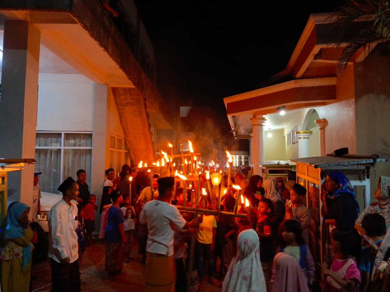 Antusiasnya Warga Buntet Pesantren Peringati Tahun Baru Islam, Lomba Tumpeng, Pawai Obor, Hingga Drumband