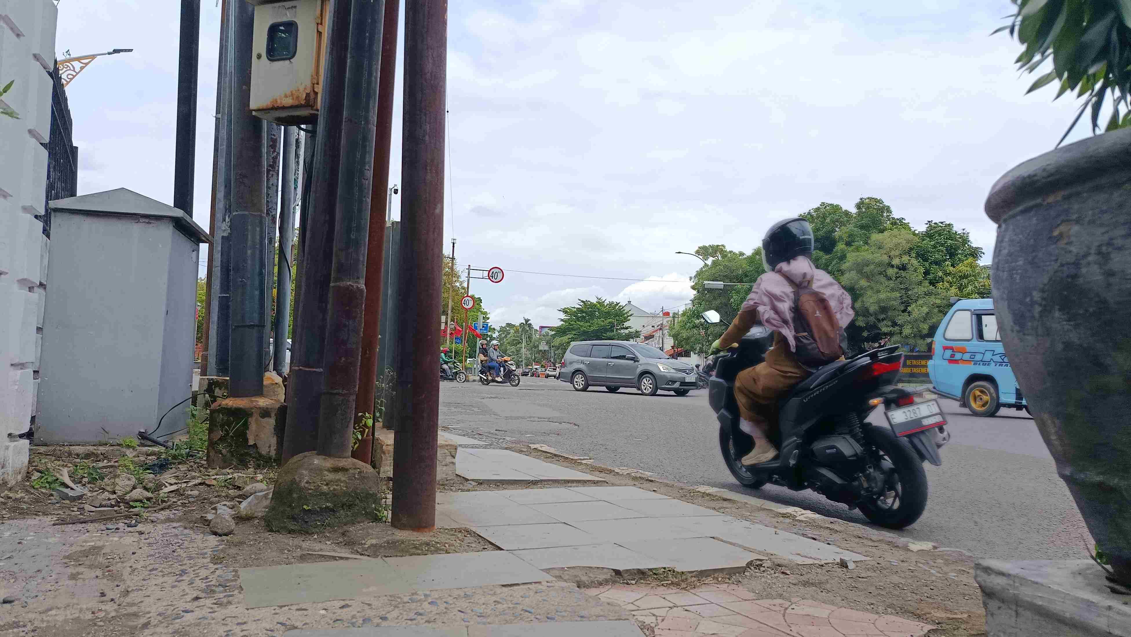 Satu Titik Lebih dari 12 Tiang Provider, Pemkot Segera Tebang