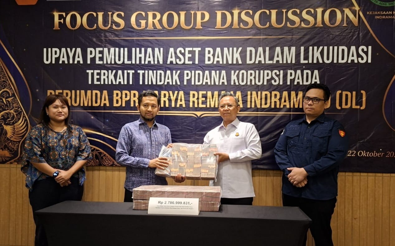 Kejari Serahkan Rp2,7 Miliar Hasil Sita Lelang BPR KRI ke LPS