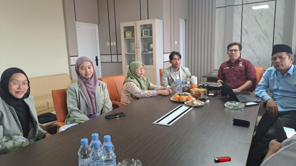 Rektor UIN Siber Cirebon Lepas Mahasiswa BSA-FUA untuk Program ITHLA Abroad 2025