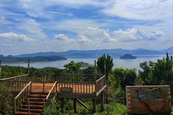 Tempat Wisata yang Paling Hits di Sumedang, Spot Foto yang Menakjubkan di Puncak Waduk Jatigede