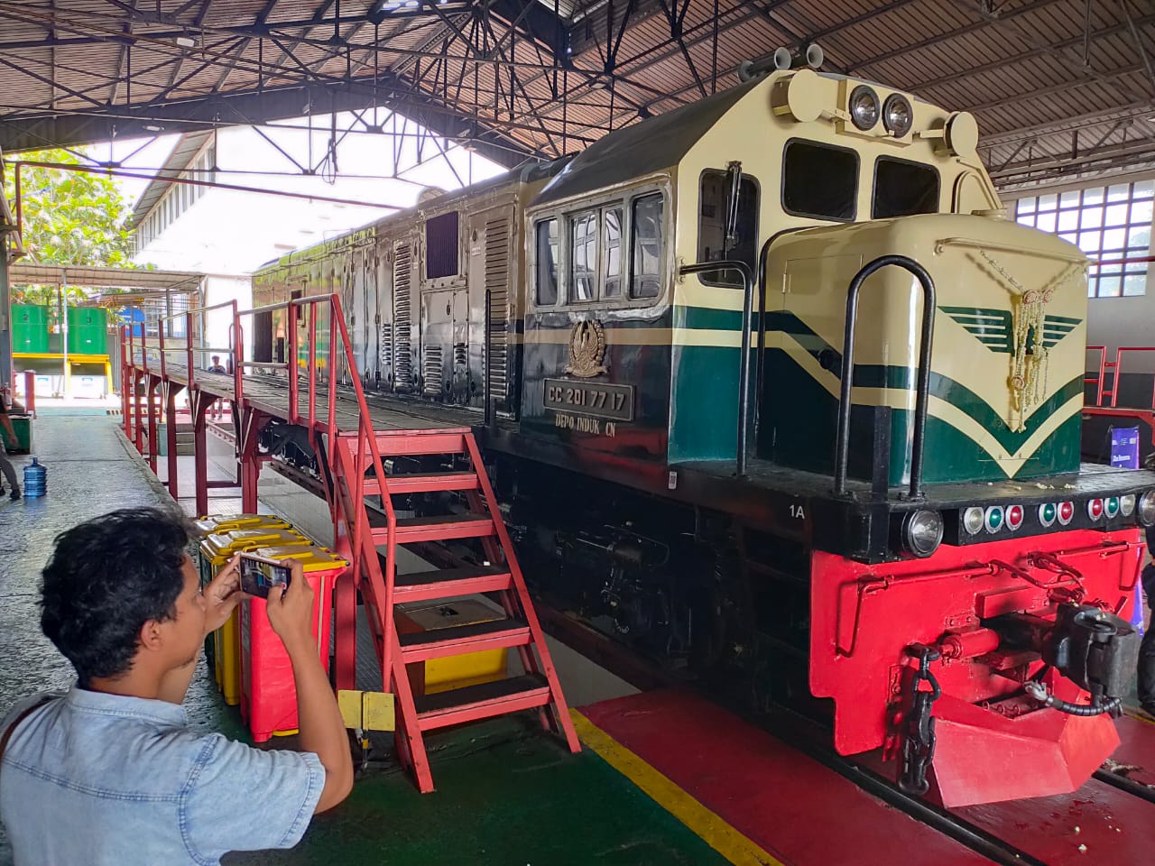 Lokomotif Berlogo Roda Sayap Hadir Kembali di Cirebon, Nostalgia Era 1953-1991