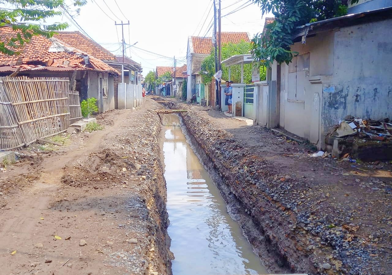 Warga Keluhkan Proyek Perbaikan Jalan Tak Kunjung Selesai