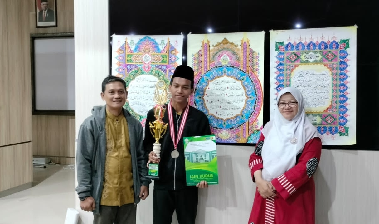 Mahasiswa IAIN Cirebon Raih Juara 2 Lomba Kaligrafi
