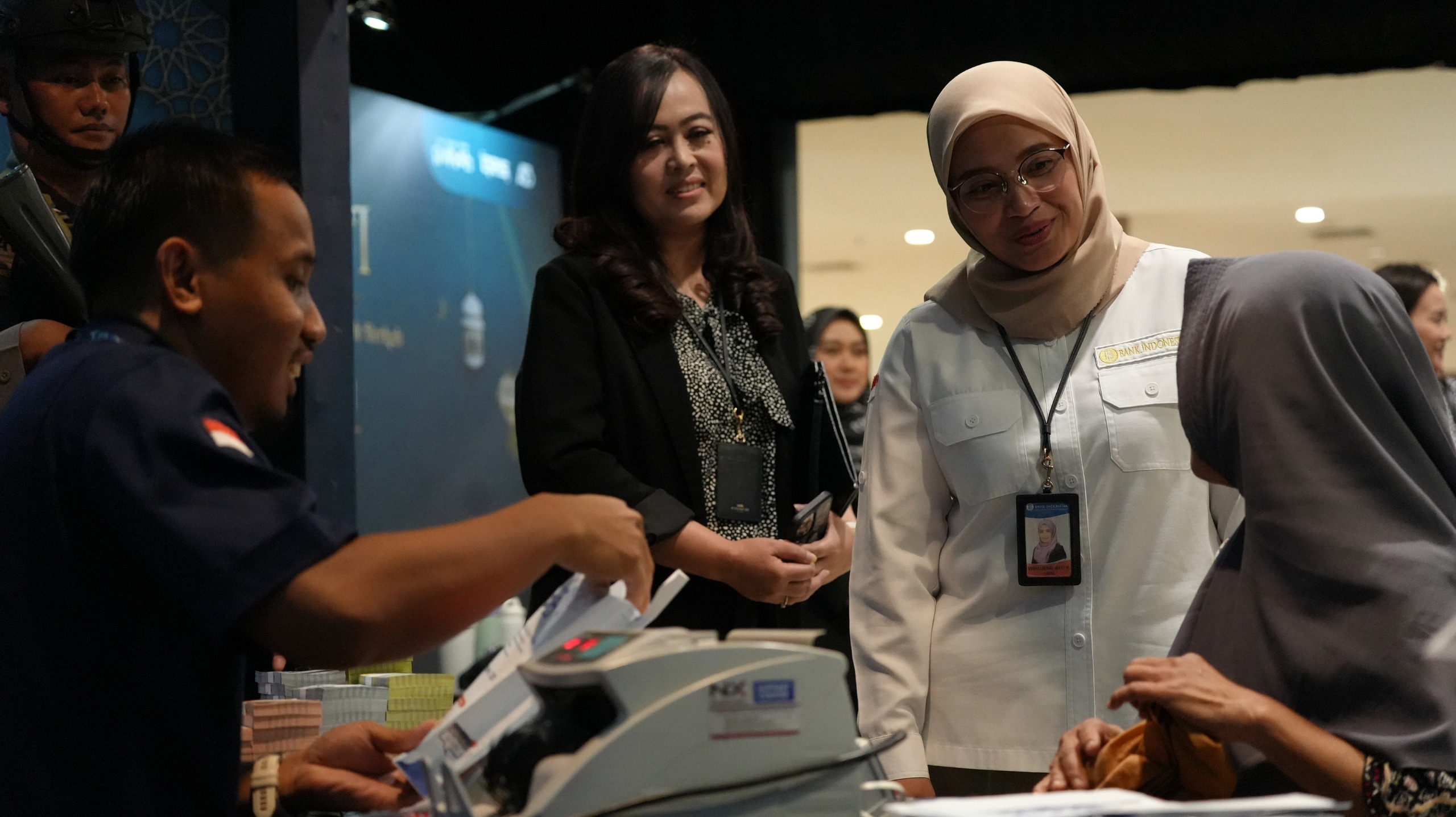 Penukaran Uang Rupiah: Simfoni Musiman, Teknologi, dan Pelindungan Konsumen