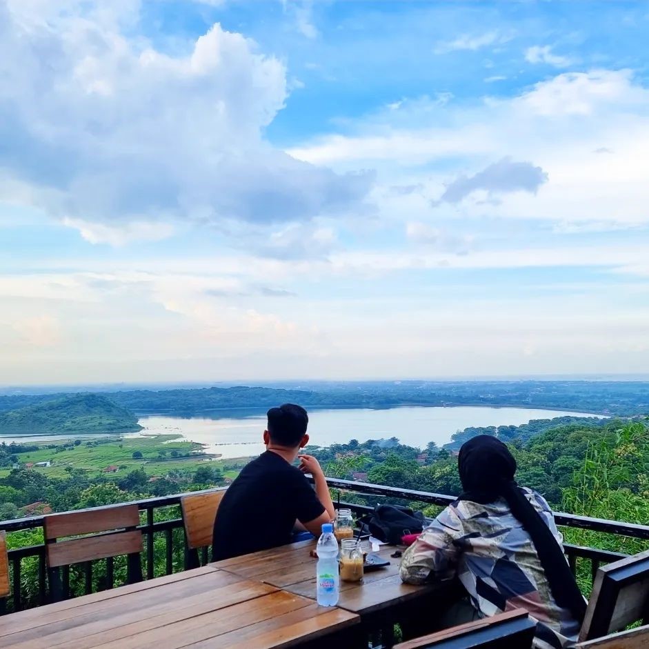 Mengusir Kegelisahan, Menikmati Wisata Bukit Cinta Anti Galau 