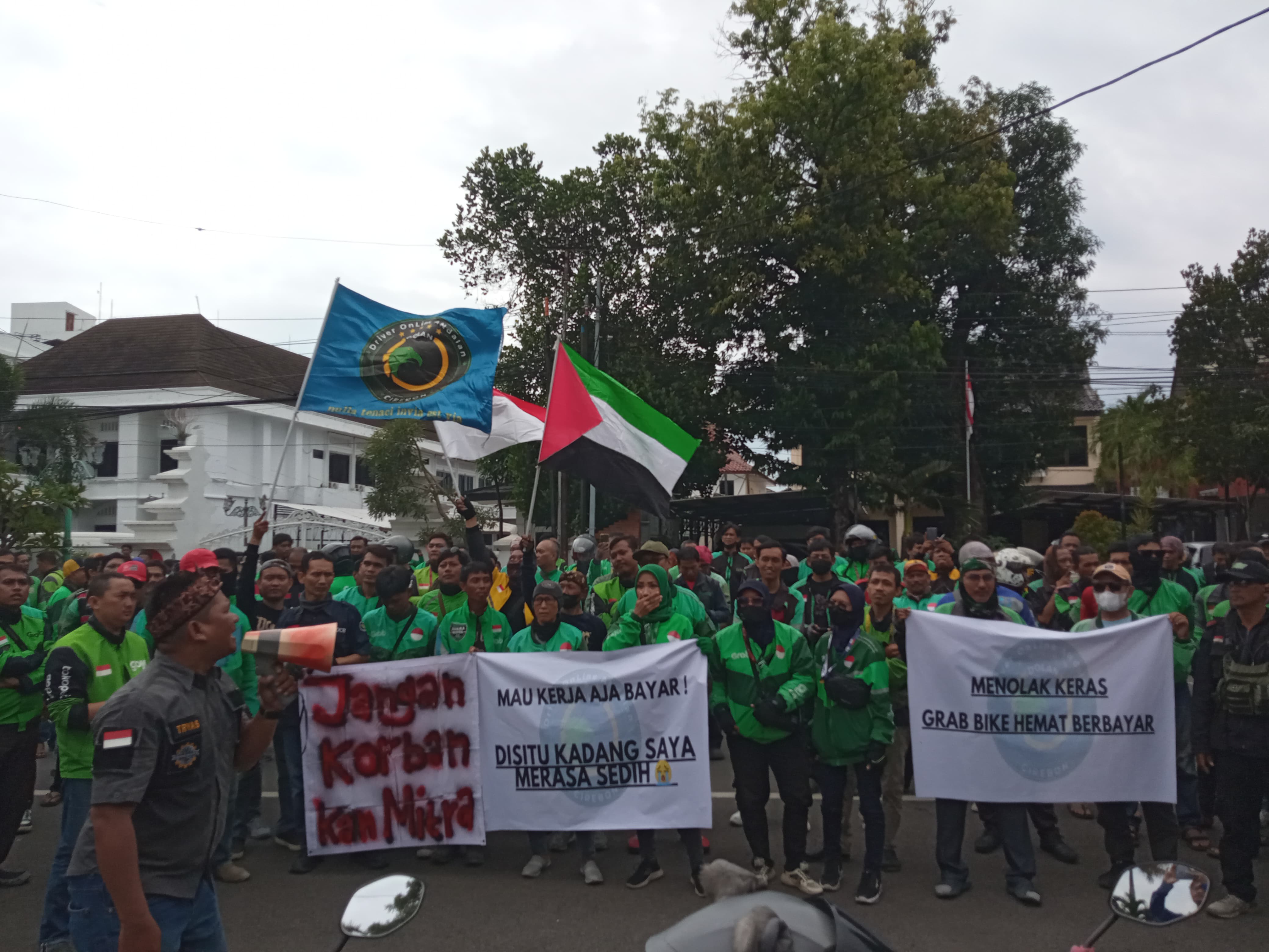 Driver Ojol di Kota Cirebon Bersatu, Suarakan Perlawanan Terhadap Sistem Tak Adil