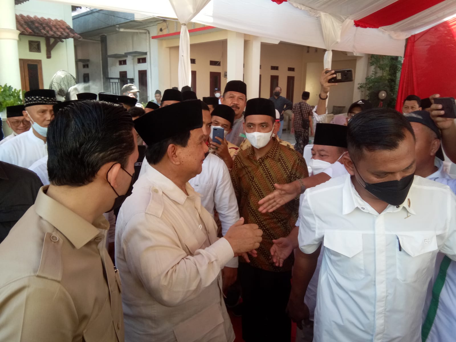 Prabowo Merasa Nyaman di Buntet, Minta Doa untuk Kebaikan Bangsa