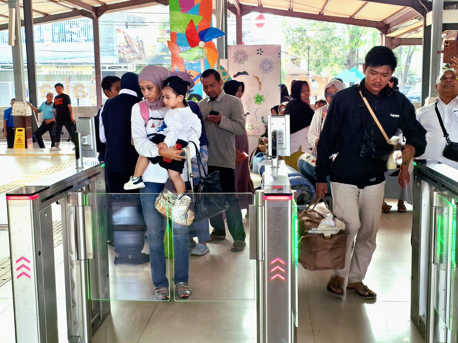 Stasiun Prujakan Terapkan Face Recognition Boarding Gate, Pengunjung Tak Perlu Pakai Tiket Lagi