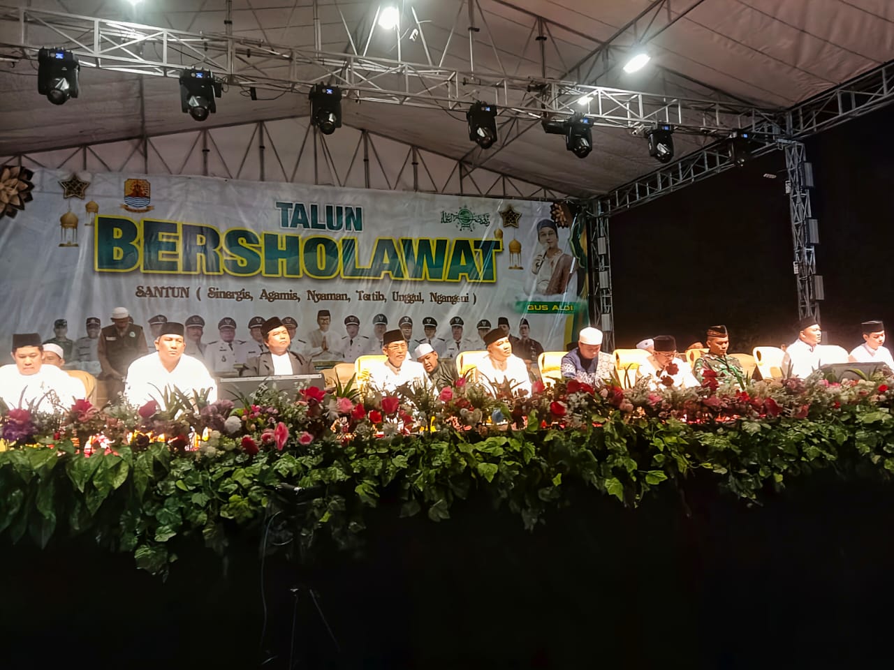 Talun Bersholawat: Harmoni Religi dan Nasionalisme Menggema di Lapangan Puser Bumi