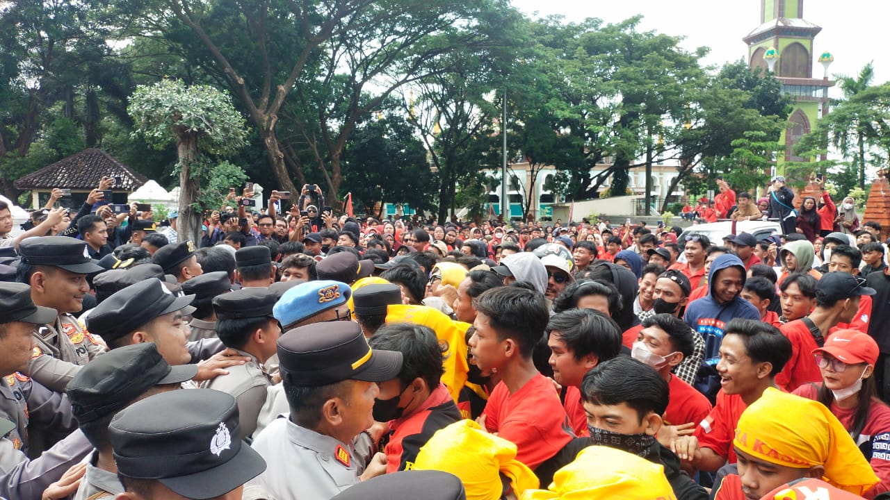 Geruduk Kantor Bupati, Buruh PT Yihong Novatex Indonesia Minta Dipekerjakan Lagi