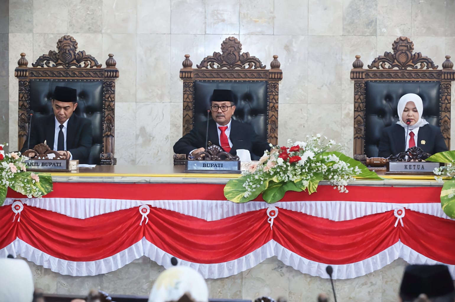 DPRD Gelar Paripurna Sertijab Bupati dan Wakil Bupati Cirebon Periode 2025-2030