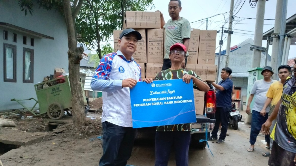 Bank Indonesia Cirebon Kirim Bantuan Pasca Banjir Bandang di Kabupaten Cirebon