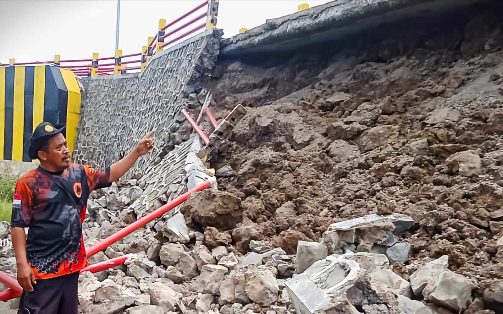 Jembatan Gantung Ambrol, Belum Ada Penanganan, BPBD: Parah! Tidak Ada Pondasinya