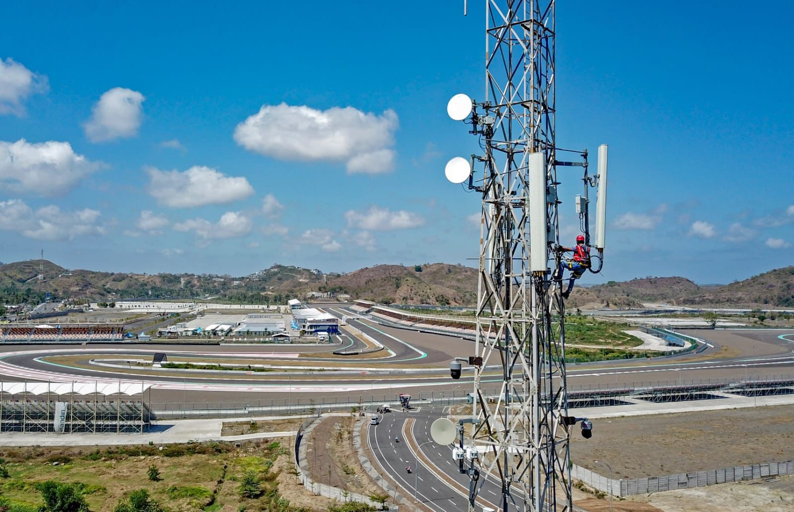 Indosat Catatkan Kinerja Unggul di 2024, Laba Bersih Tumbuh 38,1% dan Peningkatan EBITDA 10,2% 