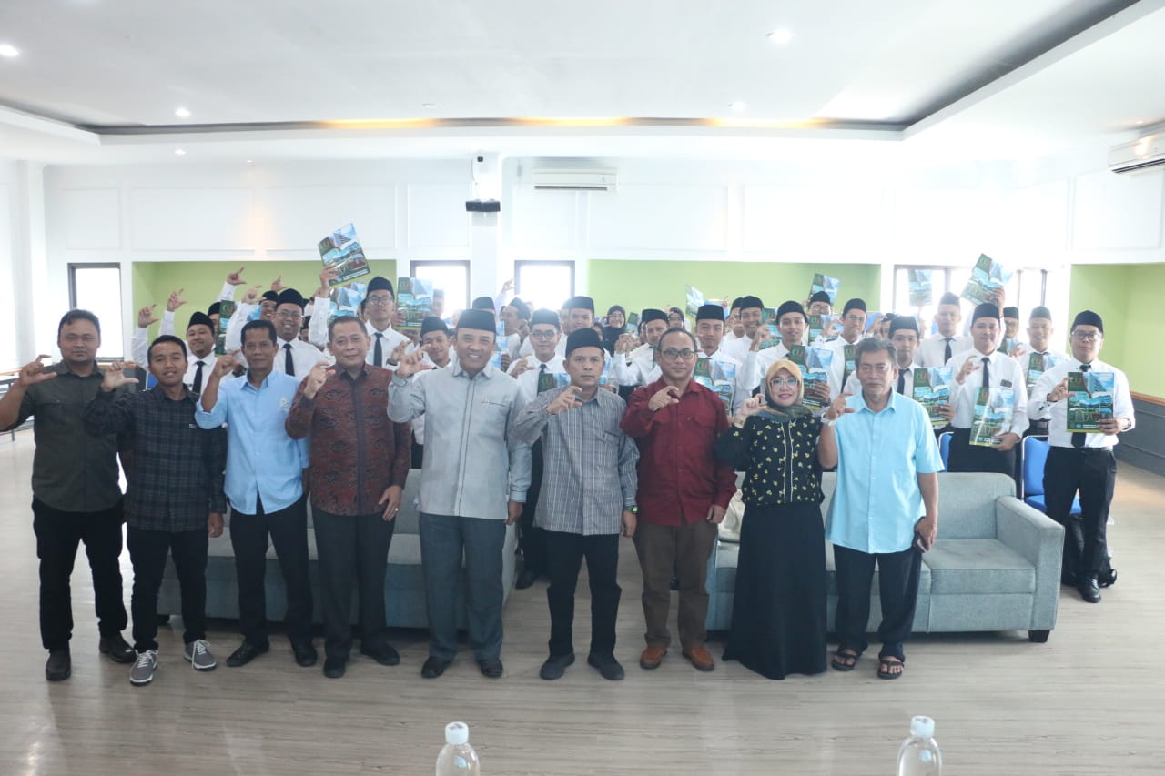 Rektor UIN Siber Cirebon Serahkan SK CPNS Formasi 2024