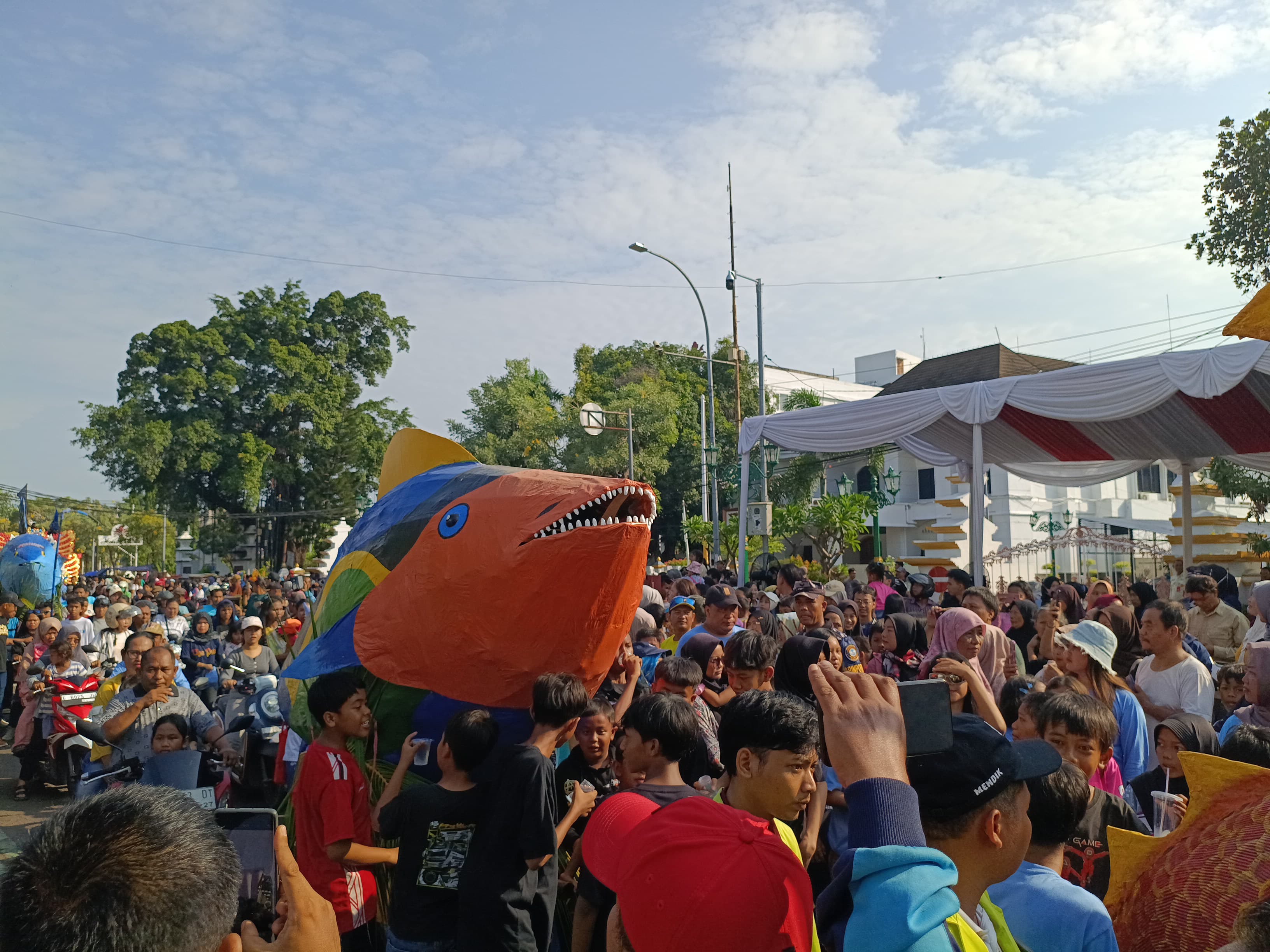 Festival Pesisiran Kota Cirebon 2025 Meriah, Ribuan Warga Padati Jalan Siliwangi
