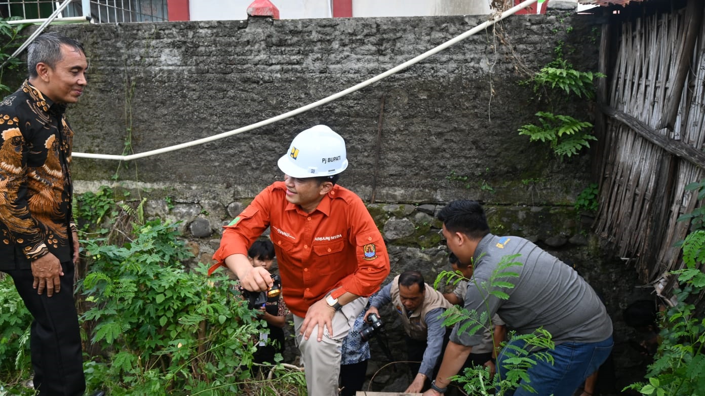 Pemerintah Kabupaten Cirebon Cek Penyebab Genangan Air di Sekitar Pasar Ayam Kecamatan Weru