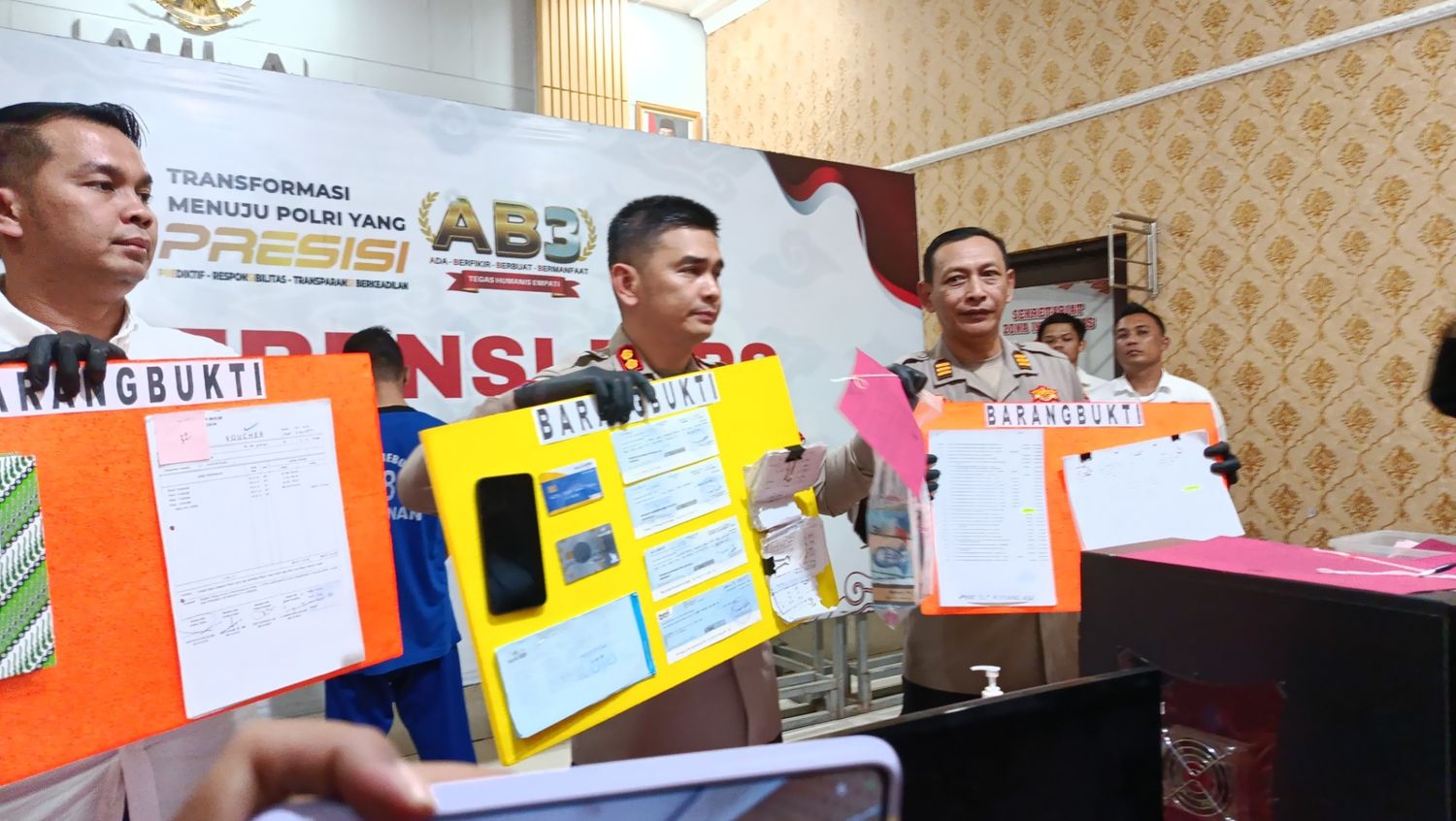 3,7 Miliar Uang PDAM Ditilep Staffnya Sendiri