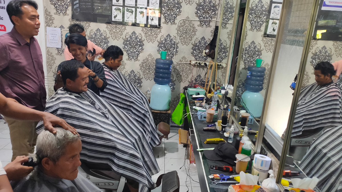 Suhendrik Ketemu Suhendrik di Djawara Barbershop