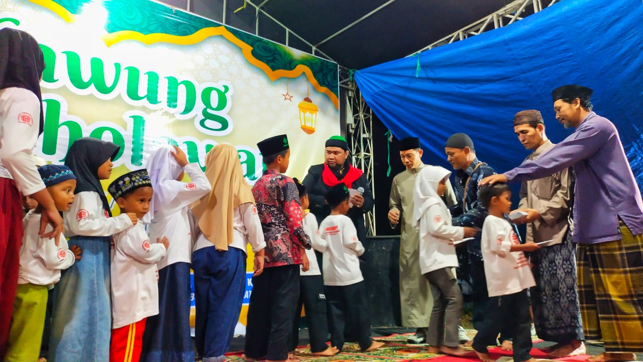 Santunan Yatim Piatu dan Dhuafa di Malam Asyura