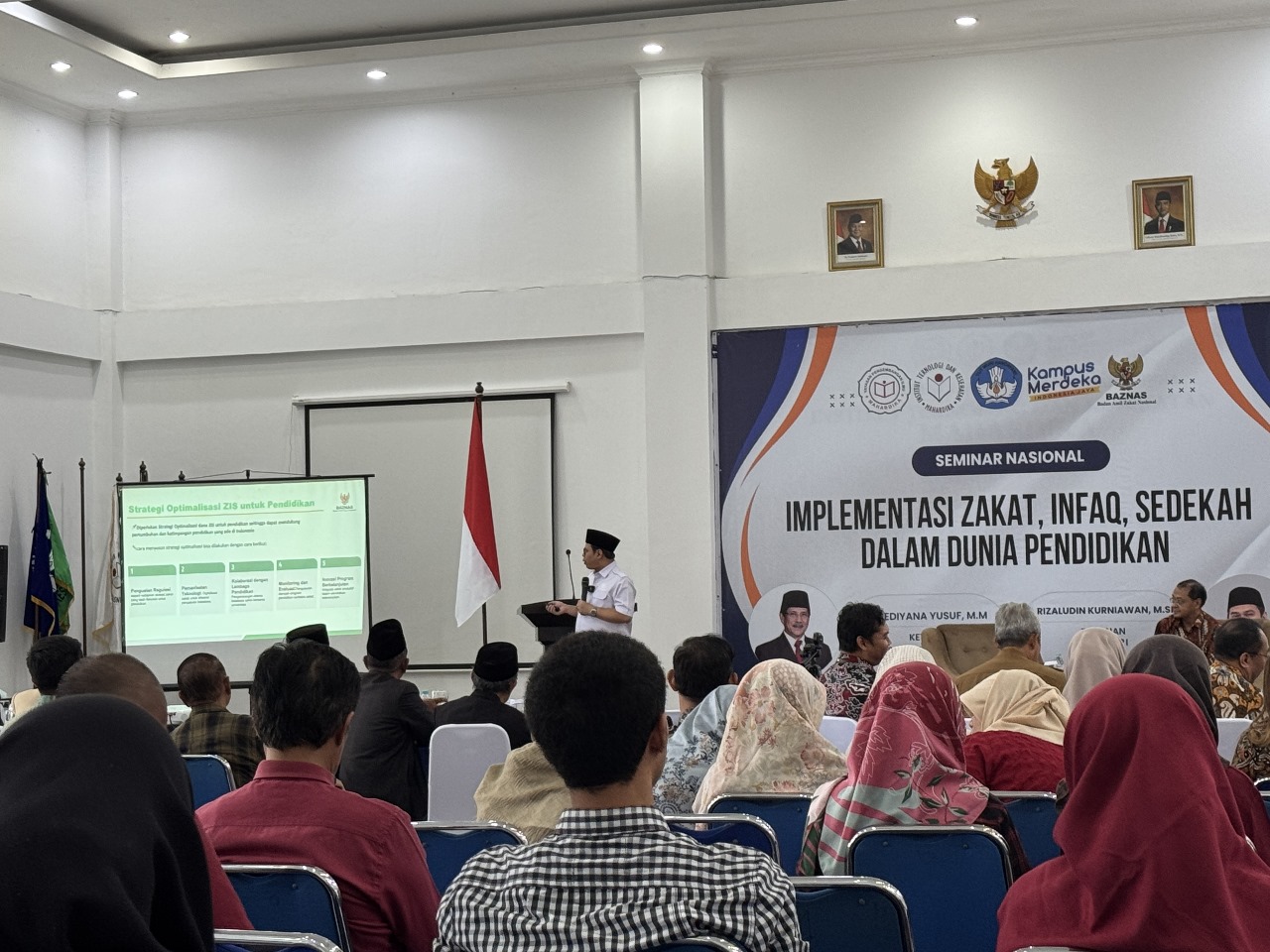 Institut Mahardika Cirebon Gelar Seminar Nasional tentang Implementasi Zakat di Dunia Pendidikan