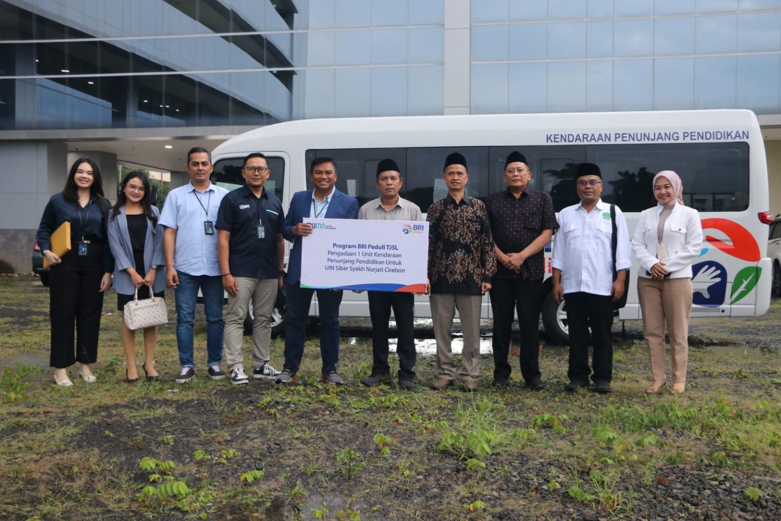 BRI Hibahkan Bus Operasional untuk UIN Siber Cirebon