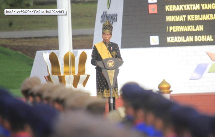 Pimpin Upacara Hari Lahir Pancasila di Lapangan Garuda Pertamina Hulu Rokan,  Presiden Jokowi Kenakan Pakaian 