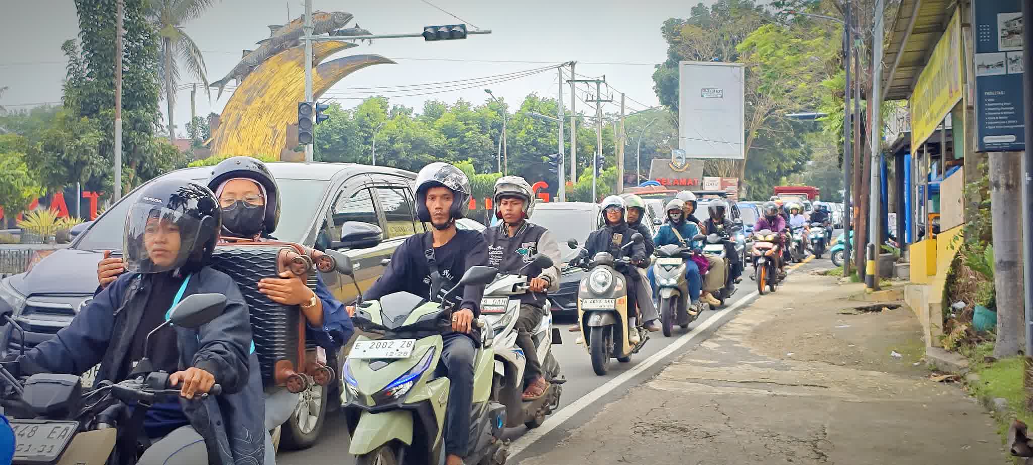 Puncak Arus Balik! Puluhan Ribu Kendaraan Merayap, Waktu Tempuh Kuningan-Cirebon 3 Jam