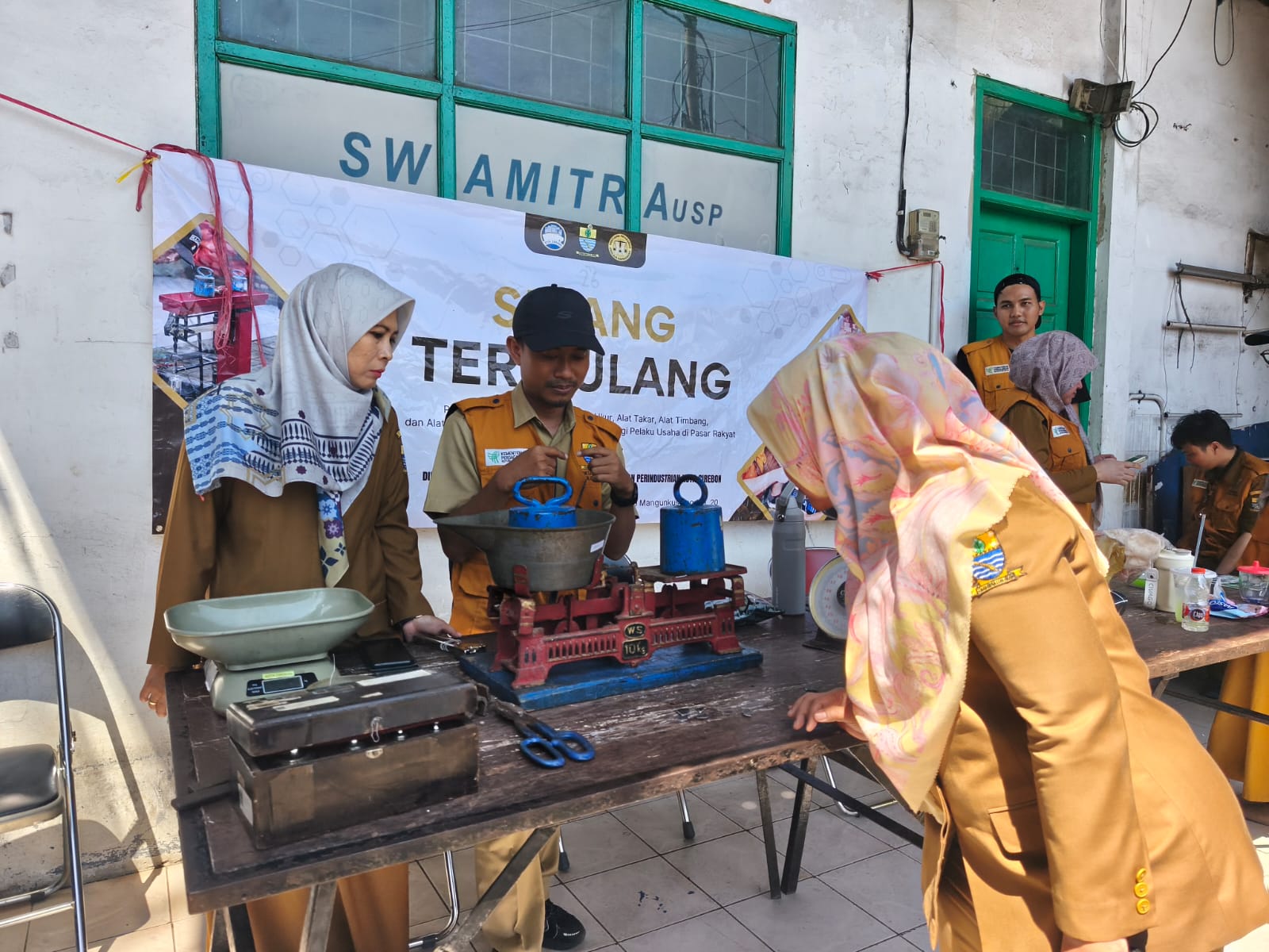 Timbangan Pedagang di Pasar Pagi Ditera Ulang