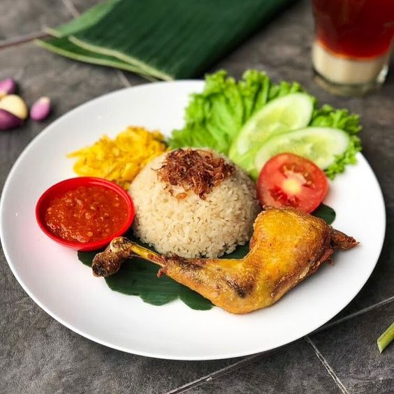 10 Tempat Makan Keluarga Enak dan Murah di Bintaro