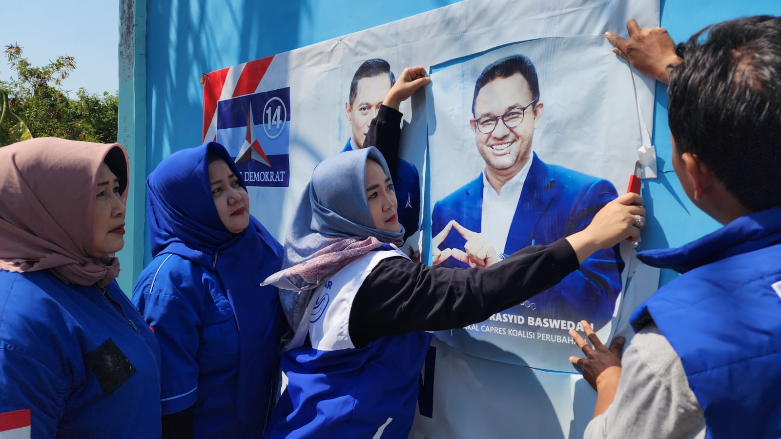 Demokrat Kota Cirebon Ramai-ramai Turunkan Gambar Anies, Kecewa Keputusan Sepihak untuk Bacawapres 