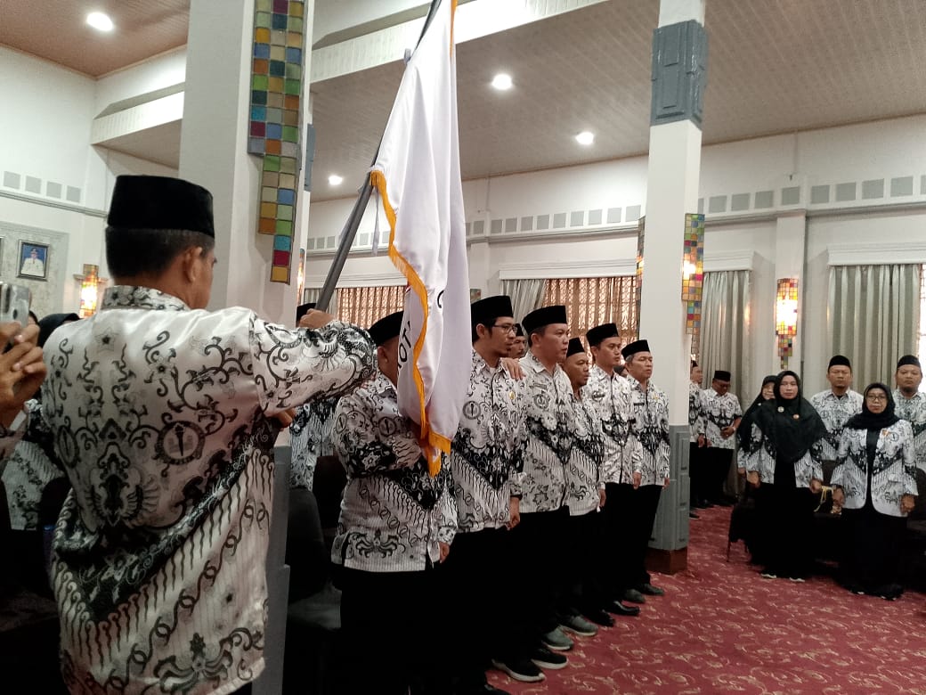 PGRI Cabang se-Kota Cirebon Resmi Dilantik, Wali Kota: Guru Garda Terdepan Membangun Generasi Bangsa
