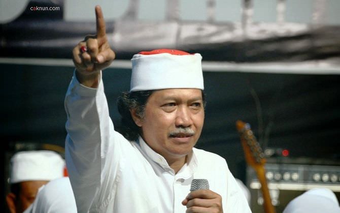 Jokowi Tidak Lama Jenguk Cak Nun, Ditemui Novia Kolopaking dan Sabrang 