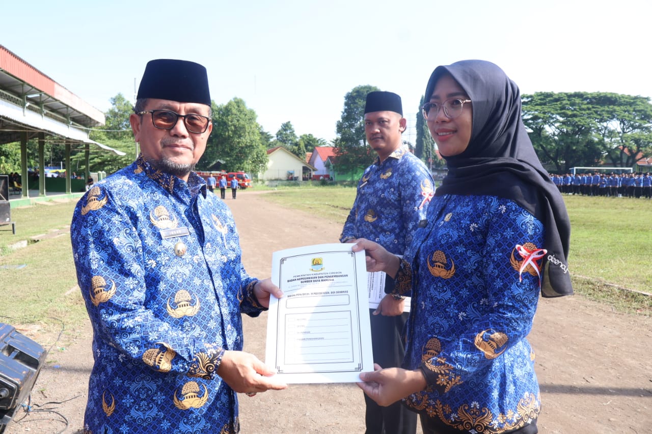 Bupati Cirebon Lantik 3.521 PPPK Paruh Waktu, Tegaskan Peningkatan Pelayanan Publik