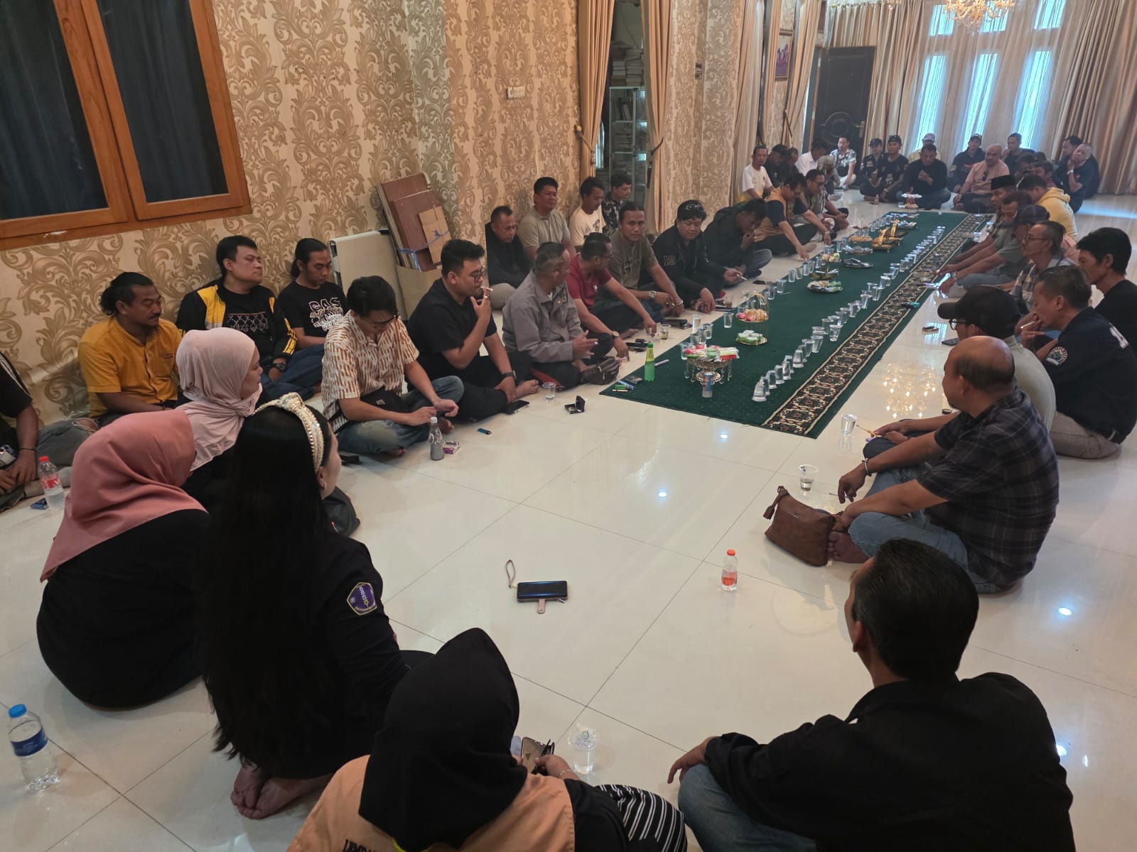 Gerakan Save Bundae Isun Gelar Istighosah Akbar dan Doa Bersama dj Halaman Pengadilan Negeri Sumber