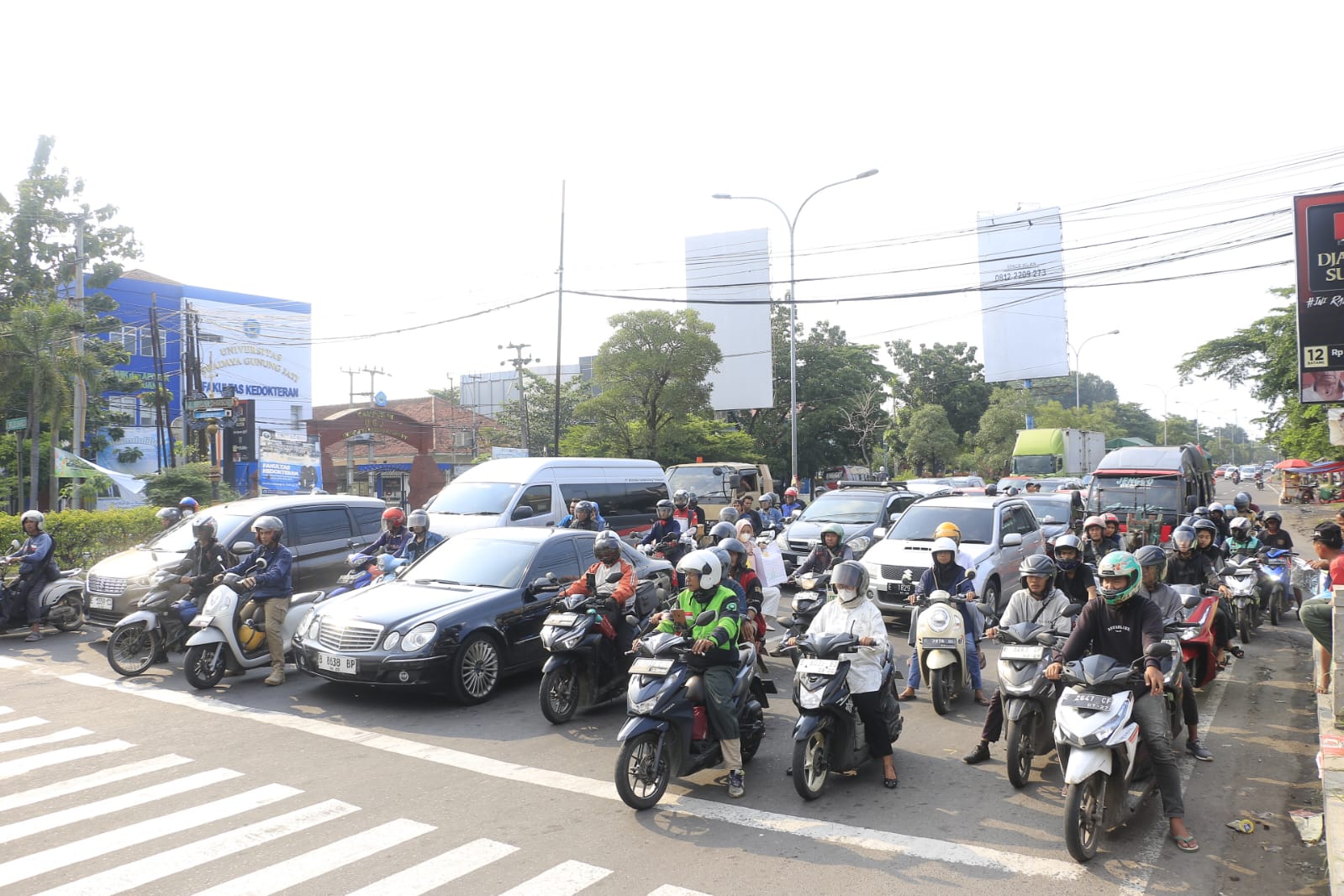 Puluhan Ribu Pemudik Melintas di Jalur Pantura